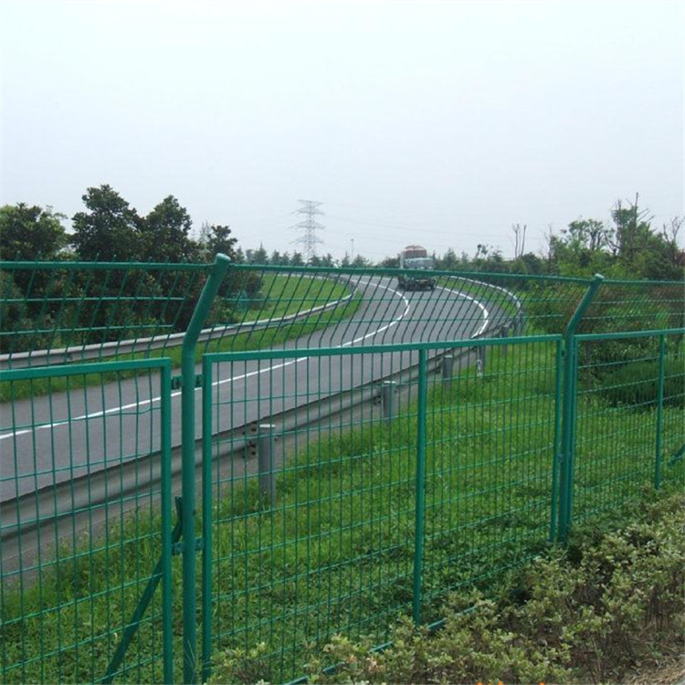 公路護欄網(wǎng)案例展示圖片3 公路護欄網(wǎng)案例展示圖片3