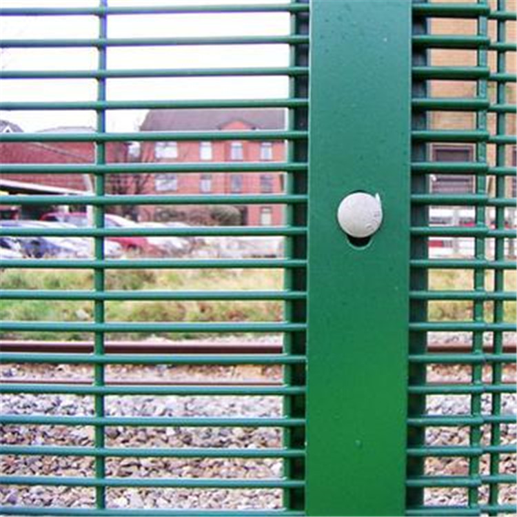 358防攀爬護(hù)欄網(wǎng)案例展示圖片3 358防攀爬護(hù)欄網(wǎng)案例展示圖片3