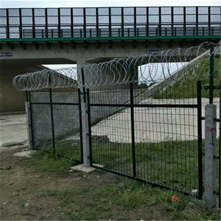 鐵路防護(hù)柵欄案例展示圖片2 鐵路防護(hù)柵欄案例展示圖片2
