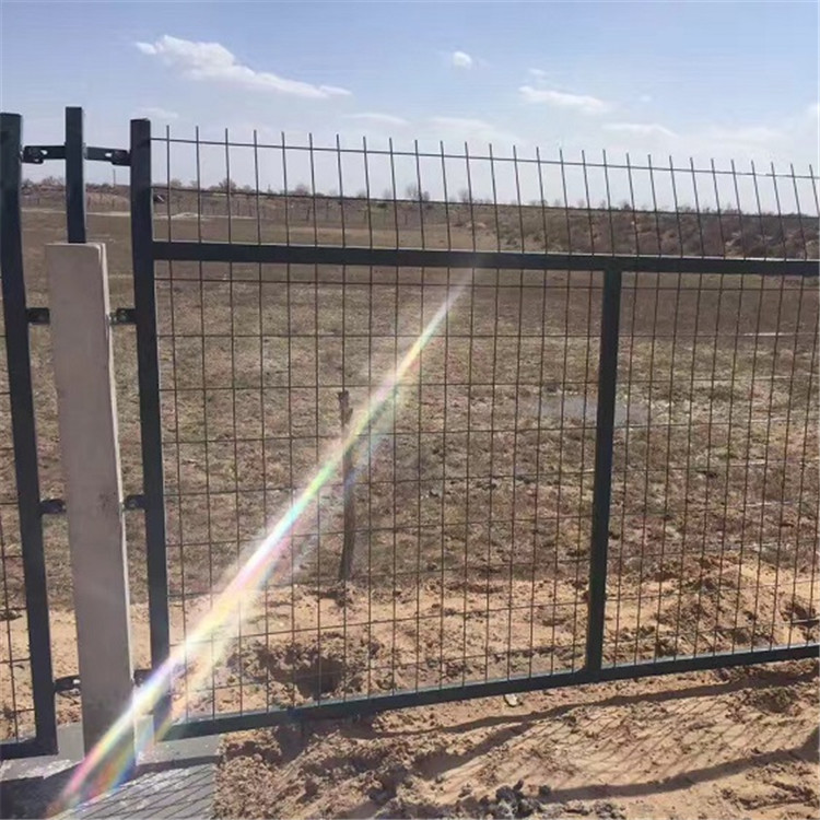 鐵路防護(hù)柵欄案例展示圖片3 鐵路防護(hù)柵欄案例展示圖片3