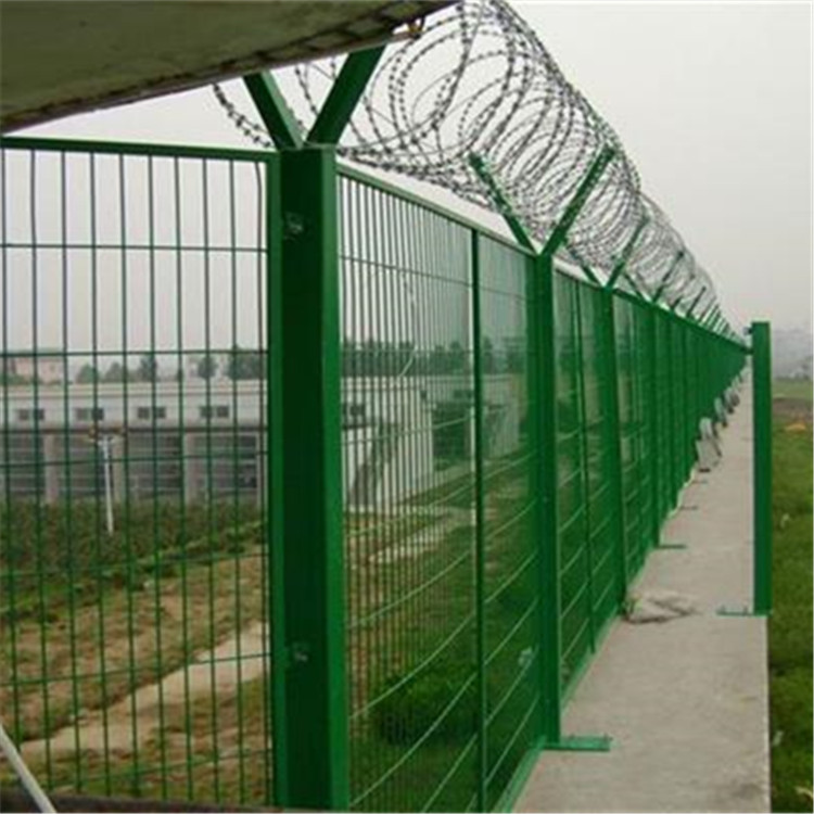 機(jī)場(chǎng)鐵絲網(wǎng)圍界案例展示圖片4 機(jī)場(chǎng)鐵絲網(wǎng)圍界案例展示圖片4